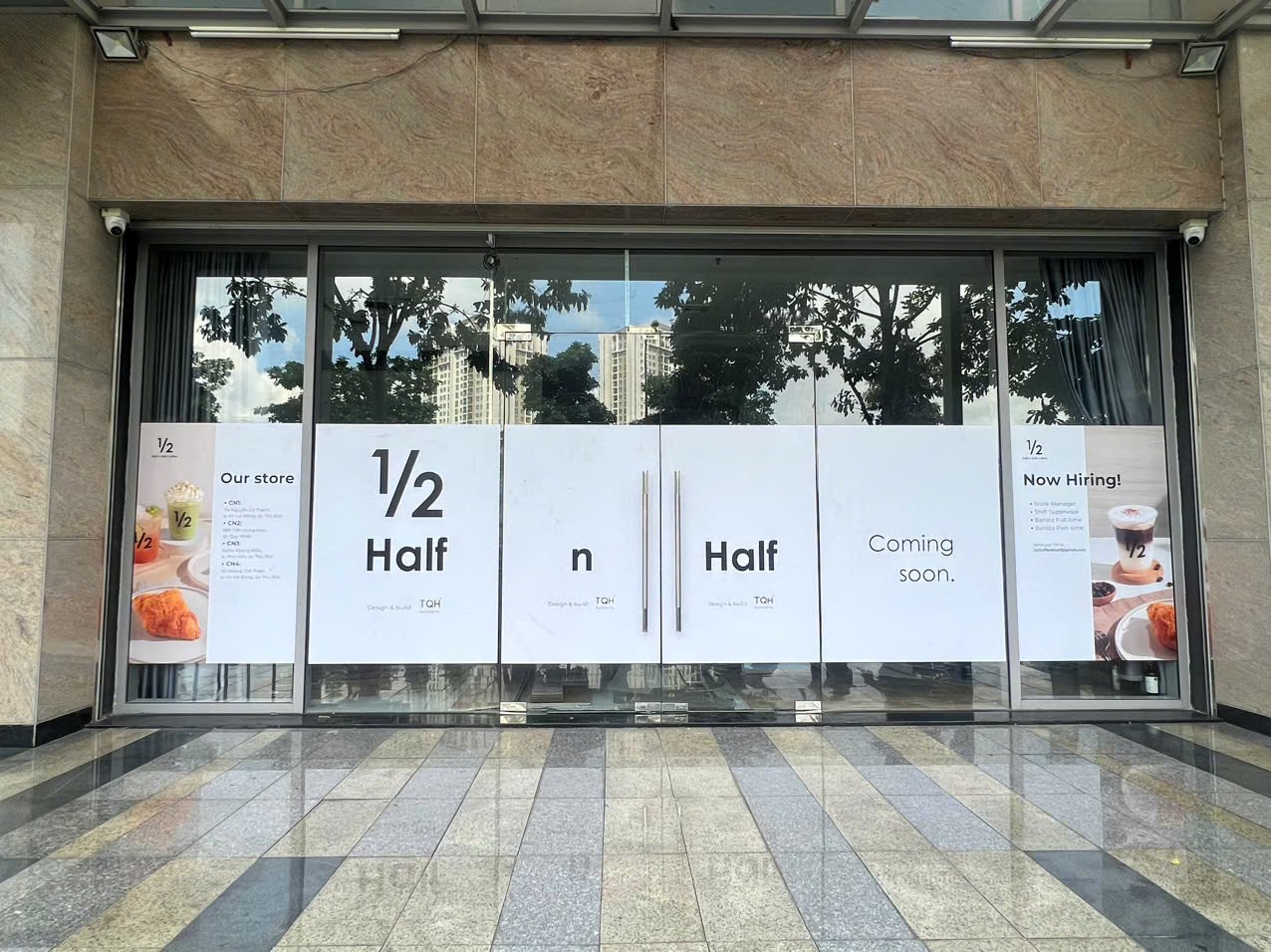 Trang trí decal tết cho quán Cafe Highlands